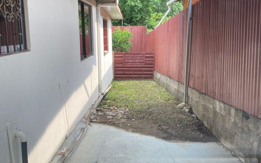 HOUSE WITH 3 BEDROOMS, RANCH AND GARAGE