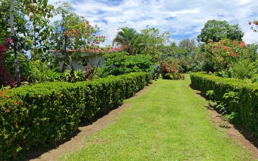 Investment Property in La Fortuna – Pay for the Land Only – House Included – Volcano View