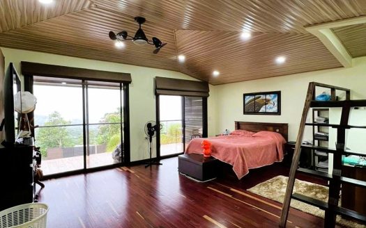 Beautiful House for Sale in the Quiet Area of Miravalles