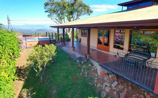 Charming Atenas Home with Breathtaking Views and Productive Coffee Land