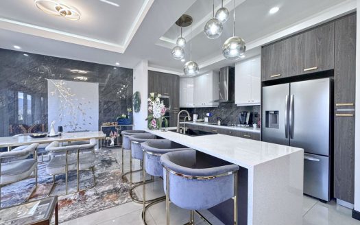 Penthouse West Heights | Santa Ana Urban Living