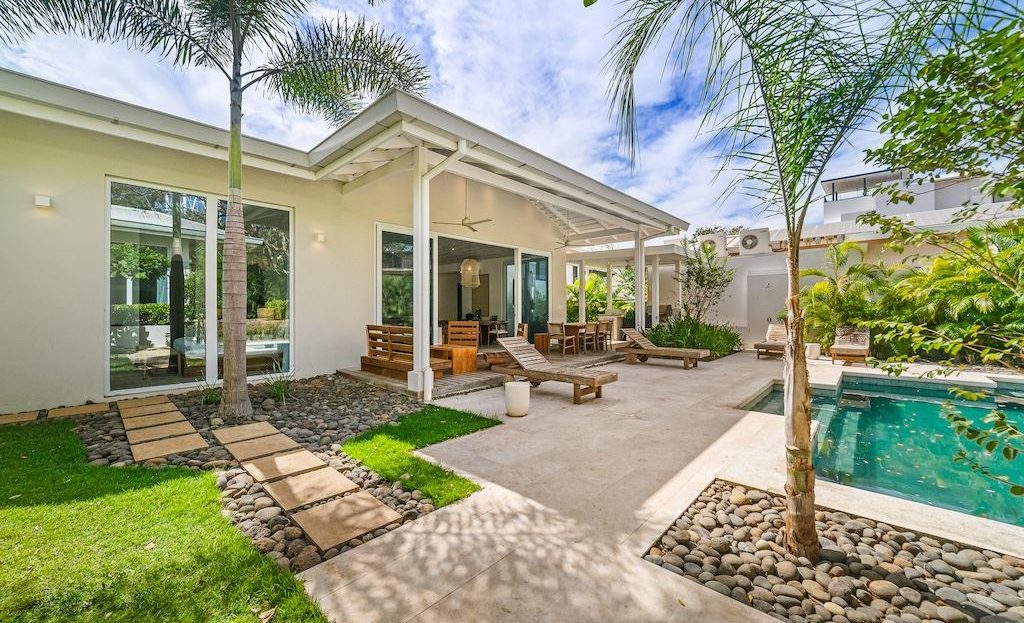 4-Bedroom Luxury Home with 2-Bedroom Guest House in Tamarindo Park
