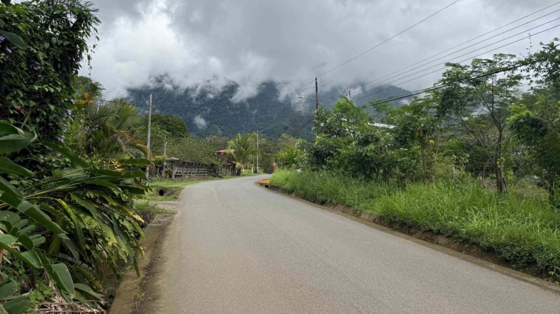 Easy-Access Building lot with Paved Road Access & All Utilities Available on a Flat Half-Acre in Ojochal Costa Rica