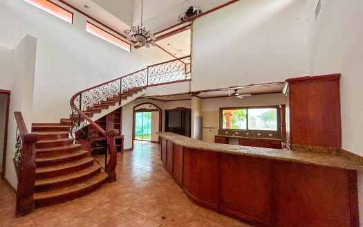 Beachfront oasis: Renovation Opportunity with Stunning Potential