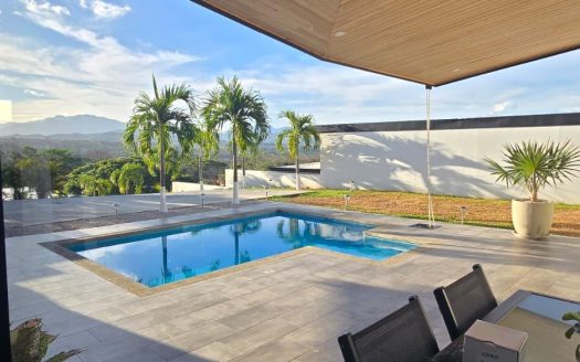 Breathtaking views – furnished home with pool in Atenas