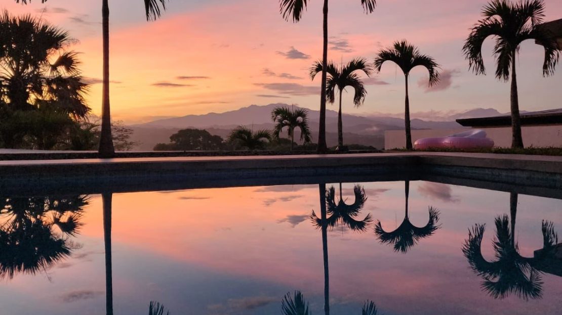 Breathtaking views - furnished home with pool in Atenas