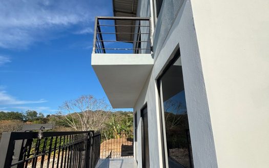 Ultramodern home with big Central Valley views