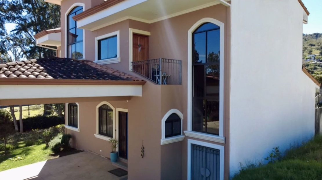 Ultimate Cartago Condo: Fully Furnished