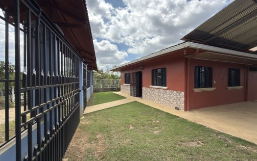 House for Sale in Pérez Zeledón, Spacious 4-Bedroom Home