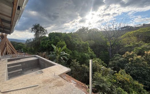 Under Construction – Sleeky designed home in a beautifully natural setting in Atenas