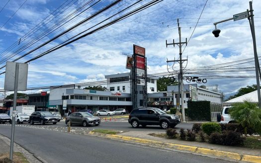 Investment Opportunity in a High-Performance Shopping Plaza!!!