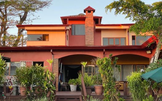 Casa en Venta en Llorente de Flores con Uso de Suelo Comercial
