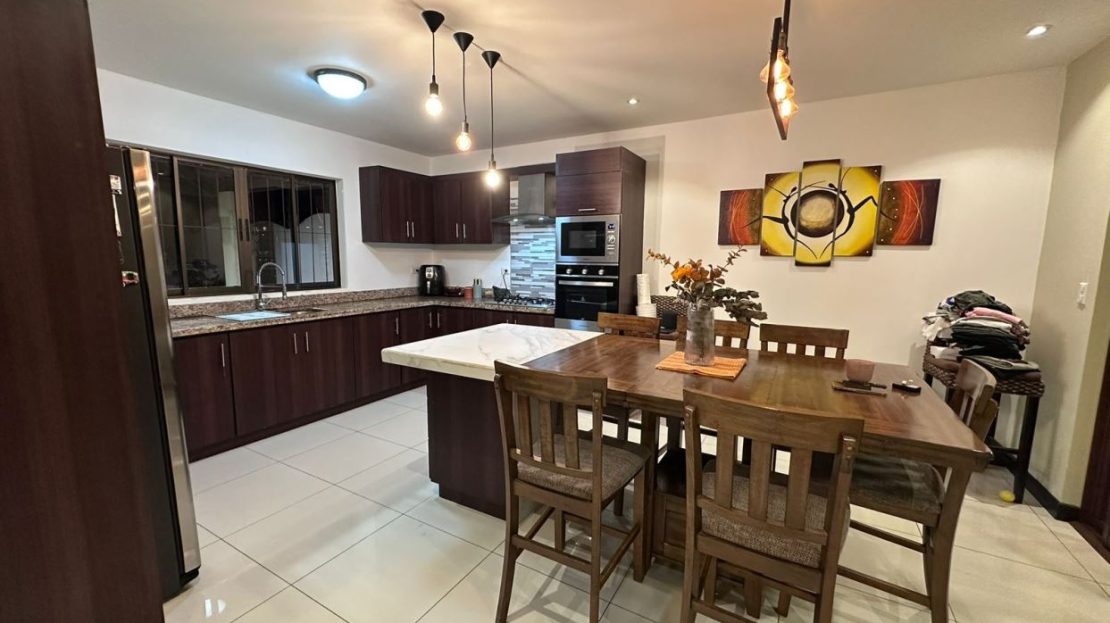 Charming Modern Home for Sale in the Privileged Area of San Rafael de Heredia