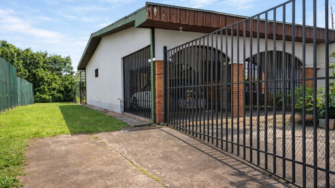 LOT WITH HOUSE – MIXED-USE ZONING | HIGH DENSITY