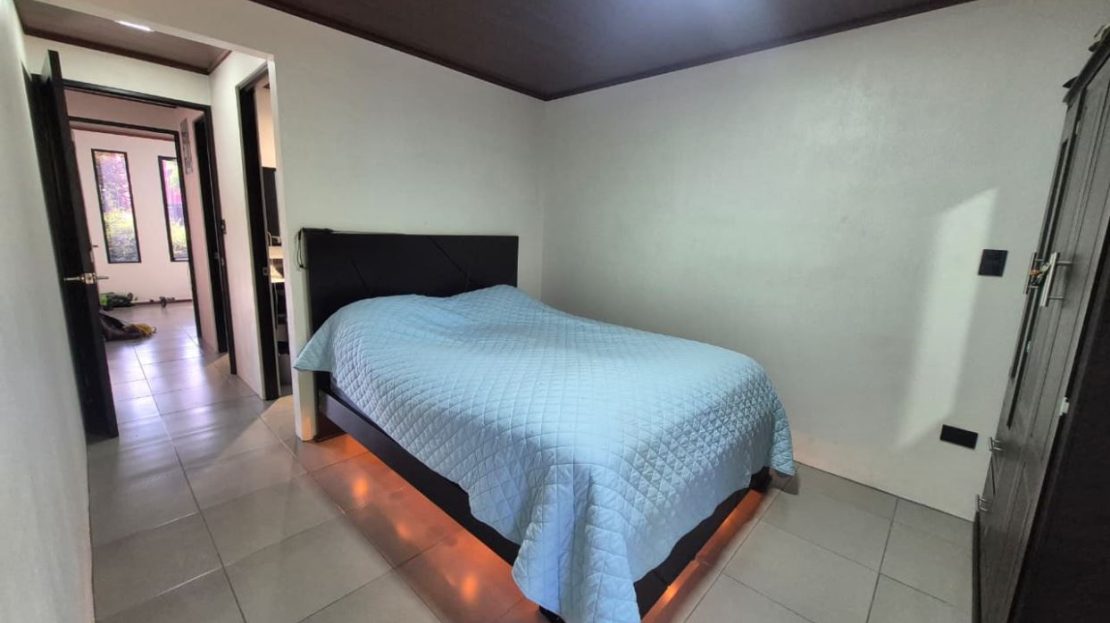 2 bathroom home in Pedregoso