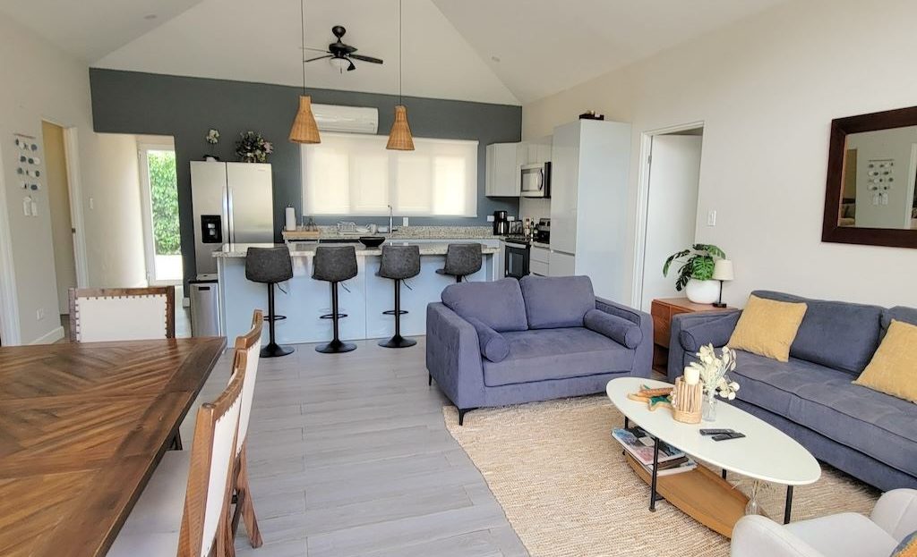 The Point 17 ~ 3-Bedroom Home with Private Guest Suite