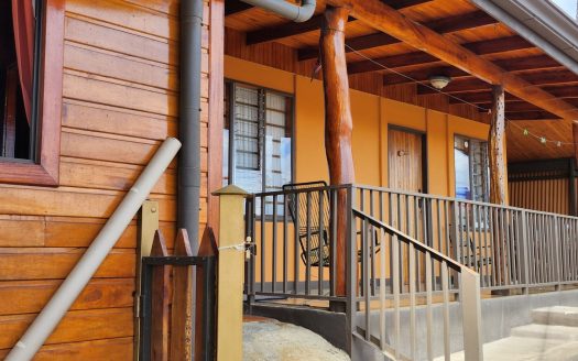 Lovely cabin with guest home in Atenas