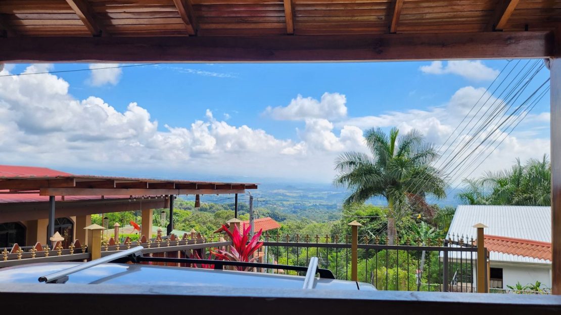 Lovely cabin with guest home in Atenas