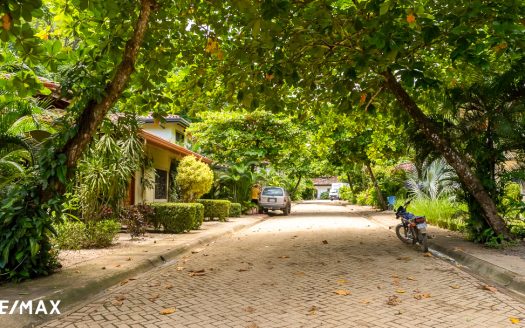 CASA FAMILIAR-  THE PERFECT JUNGLE HOME Guanacaste | REMAX
