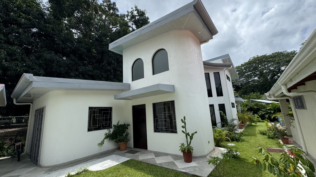CASA NUEVA a few steps from the beach Guanacaste | REMAX