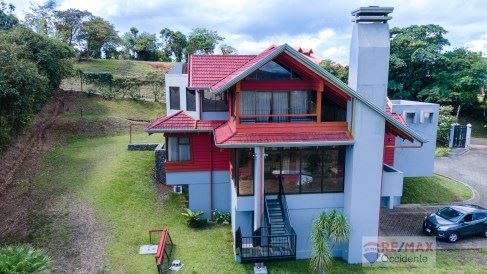 Chalet Style House for Sale in Volio, San Ramón, Costa Rica