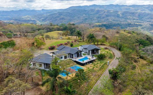 Home and two guest homes in Atenas’ premier private community Las Rocas