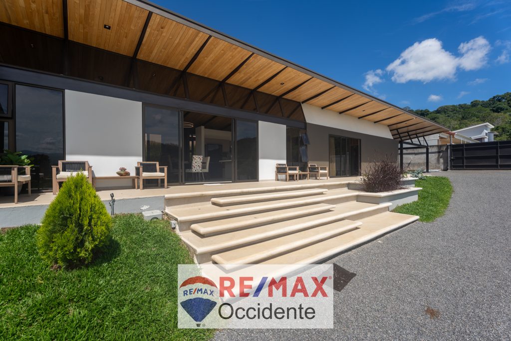 LUXURY NEW FURNISHED HOUSE FOR SALE IN PALMARES.