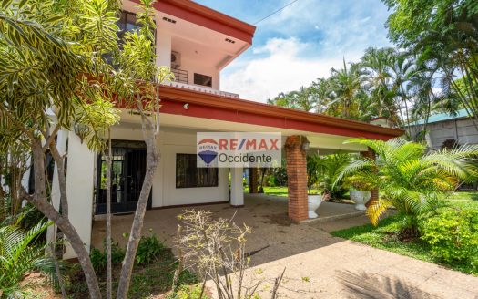 Furnished Home with Pool For Sale La Garita