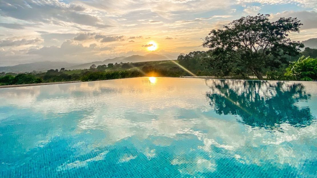 FOR SALE! Units in condo El Canal in Grecia