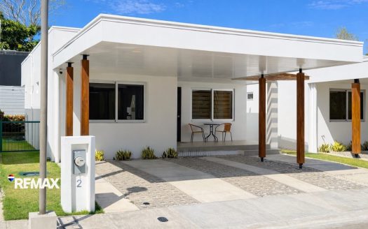 Modern 2BR Home with Private Pool in Selva Coral, South Jacó