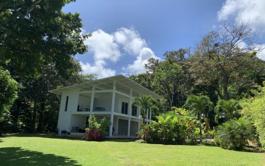 Beautiful La Hierba Home with large lot walking distance to beach!