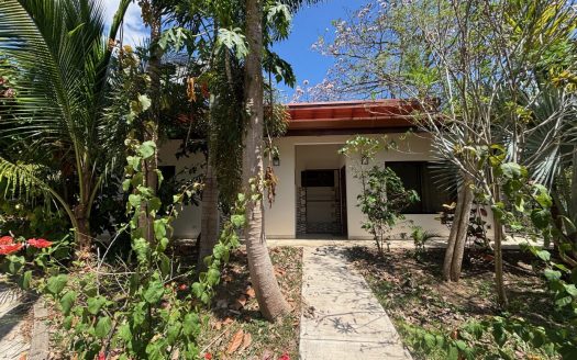 Nicely finished home in small private community of Atenas