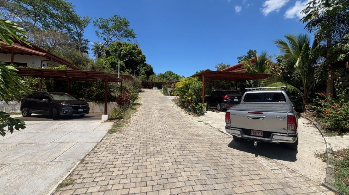 Nicely finished home in small private community of Atenas