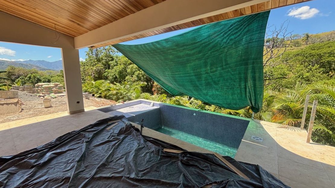 Under Construction - Sleeky designed home in a beautifully natural setting in Atenas