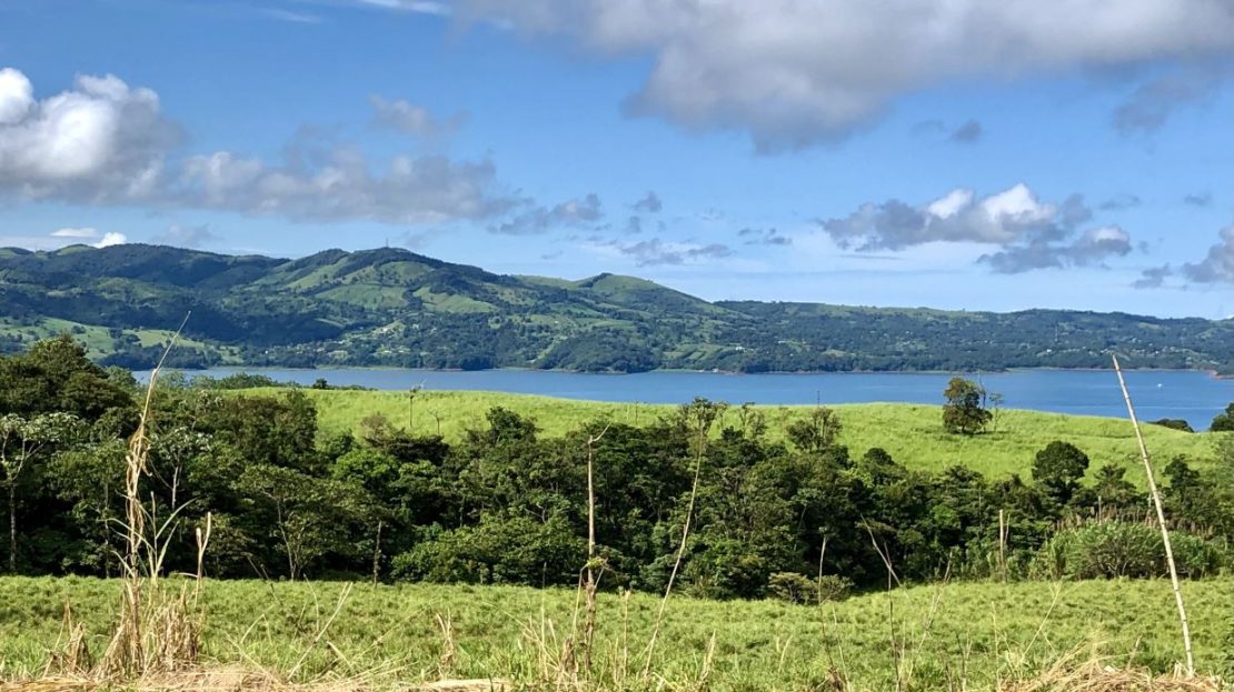 Stunning Buildable 3.4 Acre Lot in La Union with Panoramic Lake Arenal Views