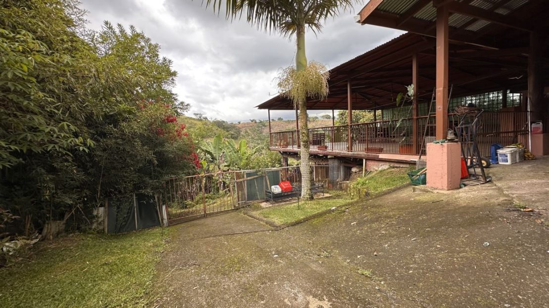 Luxury Mountain-View Residence for Sale in Paraíso de Cartago