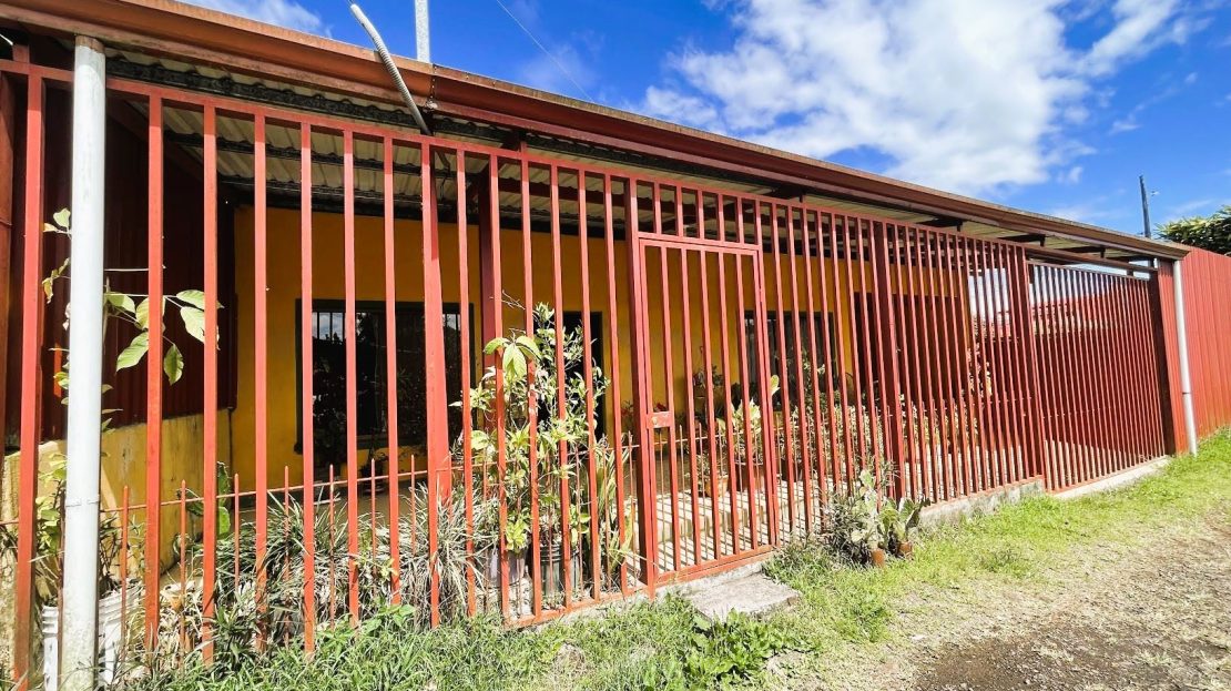 House for sale in Naranjo.