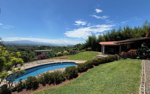 Magnificent view home in the Atenas countryside