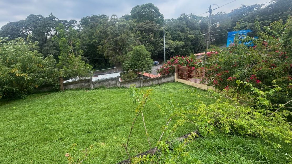 Nicely finished home in Atenas conveniently located near everything