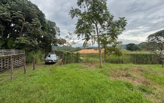 Nicely located lot in upscale neighborhood 2 min. from highway 27