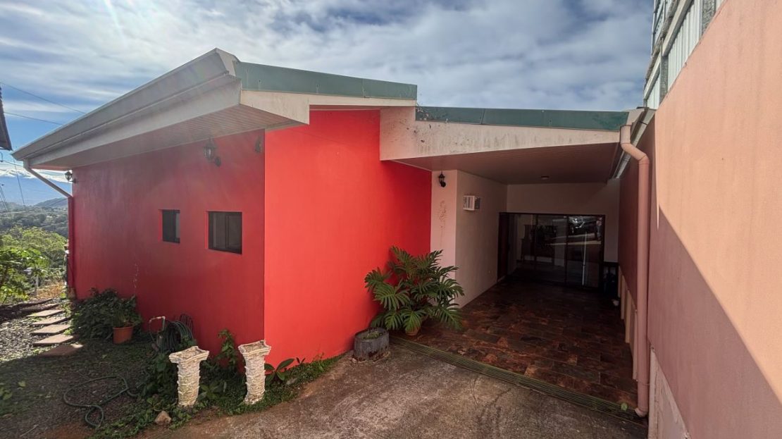 Great view home close to town in gated community Linda Vista