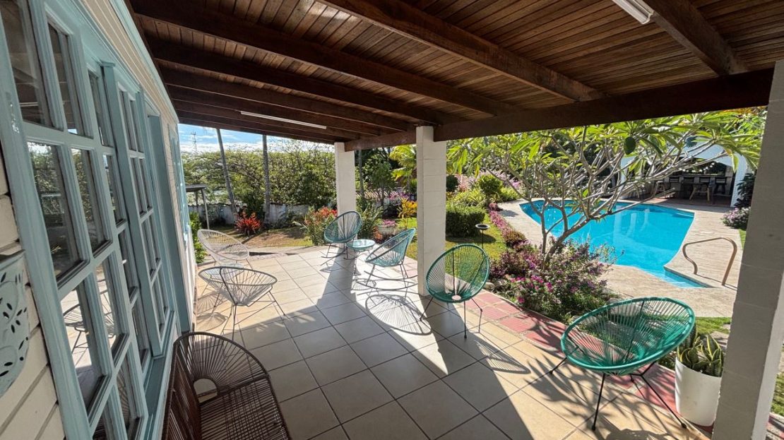 Unique cottage style home walking distance to Atenas Center