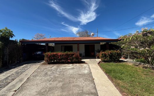 Cozy home located conveniently to town and highway 27