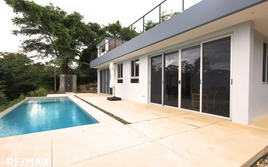 Luxury Retreat in Black Beauty