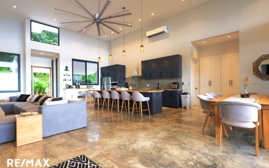 Luxury Retreat in Black Beauty Guanacaste | REMAX