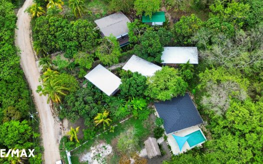 UNDER CONTRACT!!!!! 10% INCOMES: LODGE 3 units Retreat with Jacuzzis