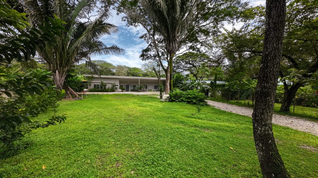 Modern Tropical House 2 min from Del Mar Academy Guanacaste | REMAX