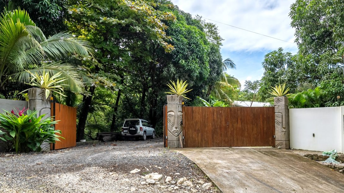 NEW PRiCE!!!   CASA DE LA QUEBRADA |  WALKING DISTANCE TO THE BEACH Guanacaste | REMAX