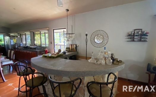 Dream Home in Orotina, Costa Rica – Spacious and Secure Living!