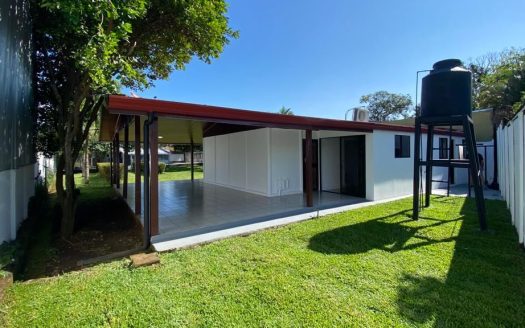 ¡Tu Hogar Ideal en el Centro de Orotina Espera por Ti!